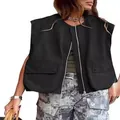 Nahaufnahme einer schwarzen Damenweste mit Reißverschluss und praktischen Taschen - S / Oberteile / Schwarz