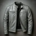 Detail einer grauen Herren PU-Leder Motorradjacke mit Stehkragen und Slim Fit - S / Oberteile / Dunkelgrau