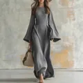 Robe longue plissée grise élégante avec manches évasées et coupe ajustée - S / Robes / Gris