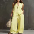 Vista completa del set in lino giallo con gilet smanicato e pantaloni a gamba larga - Giallo chiaro
