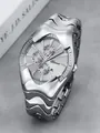 Montre de sport pour homme en argent style Y2K avec boîtier métallique ondulé unique - Boîtier Argent Cadran Gris