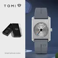 Montre carrée TOMI minimaliste avec bracelet en silicone gris et affichage de la date - Boîtier Argent Style Gris (T022-6)