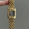 Élégante montre carrée dorée pour femme avec design de cadenas vintage par Scottie - Bracelet Or et Acier