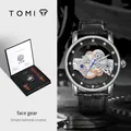 Montre à quartz squelette TOMI pour homme avec bracelet en cuir noir et bracelet supplémentaire - Montre Coffret Cadeau avec 2 Bracelets / Boîtier Noir Cadran Blanc