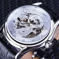 Gros plan sur la montre squelette Forsining pour homme avec cadran dragon argenté ciselé - Boîtier Argenté Cadran Blanc