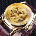 Gros plan sur montre automatique Forsining avec cadran dragon doré squelette - Boîtier Doré Cadran Doré