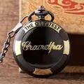 Detailansicht der Vintage-Taschenuhr in Schwarz mit goldener Grandpa-Gravur. - Grandpa Schwarz