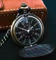 Vintage-Taschenuhr aus Bronze mit schwarzem Zifferblatt und römischen Ziffern auf Leder - Römische Ziffern Zifferblatt (P200) / L / Bronze