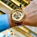 Luxuriöse Herren-Automatikuhr mit Skelett-Zifferblatt in Gold und braunem Lederarmband - Braunes Armband Goldgehäuse Goldzifferblatt