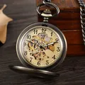 Exquisite Nahaufnahme einer klassischen mechanischen Taschenuhr aus Bronze mit Skelettzifferblatt - Stil mit Arabischen Ziffern (PM051) / PM051