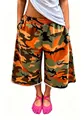 Détail d'un short camouflage large avec ourlet brut vintage pour un style streetwear cool. - S / Bas / Camouflage Orange