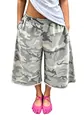 Vue du bas du corps d'un short camouflage sur modèle montrant l'ourlet et la coupe - Camouflage Gris Clair