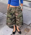 Short de jogging camouflage vintage pour femme avec ourlet brut et effet usé - S / Bas / Camouflage Vert