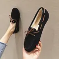 Elegante, mit schwarzem Kunstpelz gefütterte Slipper mit stilvoller brauner Schleife für Winter - 35 / Gefütterter Stil / Schwarz