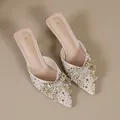Elegante muiltjes met puntige neus en fonkelende strasstrik in beige - 34 / Abrikoos
