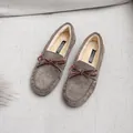 Elegante taupefarbene Wildleder-Loafer für Damen mit warmem Kunstfellfutter und Schleife - 35 / Gefütterter Stil / Graugrün