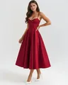 Detailopname van Franse midi-jurk met baleinen taille in dieprood - XS / Dresses / Bordeauxrood