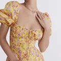Abito a fiori romantico con maniche a sbuffo e vita alta in giallo per le donne - Taglia S / Vestiti / Giallo con fiore rosso