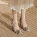 Eleganti tacchi a spillo in raso rosa chiaro con fiocco in cristallo di lusso e punta - 31 / 5cm Nudo