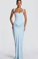 Détail d'une robe longue bleu clair moulante avec un corsage de style corset - Bleu ciel