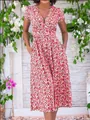 Detailansicht eines roten böhmischen Kleides mit Blumenmuster und Taschen - S / Kleider / Rot