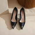 Eleganti décolleté in vernice nera a punta con dettaglio di strass metallici sul davanti - 42 / Tacco a Spillo da 10cm / Nero