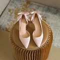 Eleganti tacchi a spillo a punta in raso rosa con fiocco sul tallone - 31 / Altezza Tacco 5cm (Champagne)