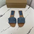Sandali bassi in denim blu con cinturini incrociati e design con punta quadrata - 37 / Blu jeans