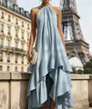 Elegante abito lungo azzurro con scollo all'americana e balze in una scena di Parigi - Taglia S / Vestiti / Blu
