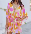 Modisches Mini-Hemdkleid mit buntem geometrischem Druck und Kordelzug - S / Kleider / Rosa