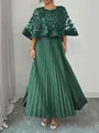 Elegante donkergroene geplooide maxi-jurk met een gebloemde mesh-capelet - 0XL / Dresses / Groen