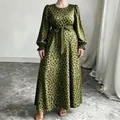 Maxikleid in Übergröße mit Leopardenmuster, langen Puffärmeln und Gürtel in Oliv - 3XL / Kleider / Grün