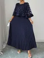 Elegante donkerblauwe plus size maxi-jurk met bloemen mesh cape en geplooide rok - Donkerblauw