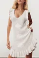 Elegante vestido de playa de ganchillo blanco con volantes y patrón de rombos - S / Vestidos / Blanco Roto