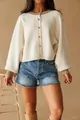 Oversized gebreid vest in crème met bruine geribbelde bies en knopen - S / Tops / Abrikoos