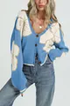 Élégant gilet en maille à fleurs bleu et blanc avec col en V et boutons en marron - Bleu