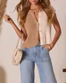 Stylisches zweifarbiges gestricktes Kurzoberteil mit Knöpfen in Braun und Creme - S / Oberteile / Khaki Farblock