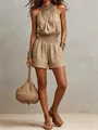 Elegante mono corto de mujer beige en lino sin mangas con bolso trenzado y joyas - S / Conjuntos / Caqui