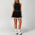 Schwarzes ärmelloses Tenniskleid mit weißem Kontrastbesatz und Faltenrock für Sport - XS / Kleider / Schwarz