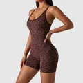 Eng anliegender Yoga-Jumpsuit mit Leopardenmuster, Pads und offenem Rückenteil. - XS / Set / Leopardenbraun