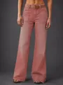 Vue détaillée d'un jean en denim à jambes larges rose poudré avec une ceinture marron. - S / Bas / Rouge Pastèque (26063#)