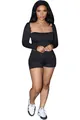 Vooraanzicht van een zwarte 4-delige modeset met crop top, korte broek en hoofdband - M / Set / Zwart