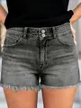 Pantalones cortos de mezclilla gris desgastados para mujer con bajos deshilachados. - Gris