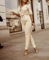 Eleganter beige Slim-Fit-Jumpsuit mit Reverskragen und Gürtel für berufstätige Damen - S / Oben Und Unten / Aprikose