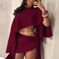 Elegante completo due pezzi bordeaux con top monospalla e minigonna a portafoglio - Borgogna