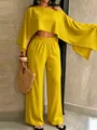 Elegante set vacanza giallo in due pezzi con top scollato e pantaloni a gamba larga - Taglia S / Top E Pantaloni / Giallo