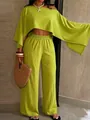 Vista completa del conjunto de top asimétrico verde lima y pantalón de pernera ancha - Verde