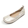 Retro champagnerfarbene flache Ballerinas mit Kunst-Split-Toe und glänzendem Finish zum Schlüpfen - 34 / Champagner Split Zehe Plissee Schuhe (9816-1) / Champagner