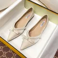 Elegant pointed-toe flat shoes in champagne shimmer fabric with pearl bow decoration - 34 / Apricot