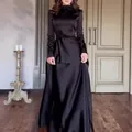 Elegante vestido de noche negro de manga larga con detalles de lentejuelas y satén - XS / Vestidos / Negro